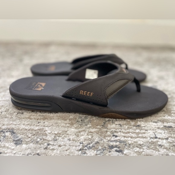 Reef Fanning BOTTLE OPENING Flip Flops Mens Size 12 Brown Sanda - Picture 2 of 8